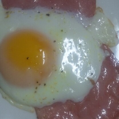 ハムエッグ卵１個でこさえましたぁｗ
こういうのが定番の朝ごはんっていいですねぇｗ♪
ご馳走さまでしたｗｗ